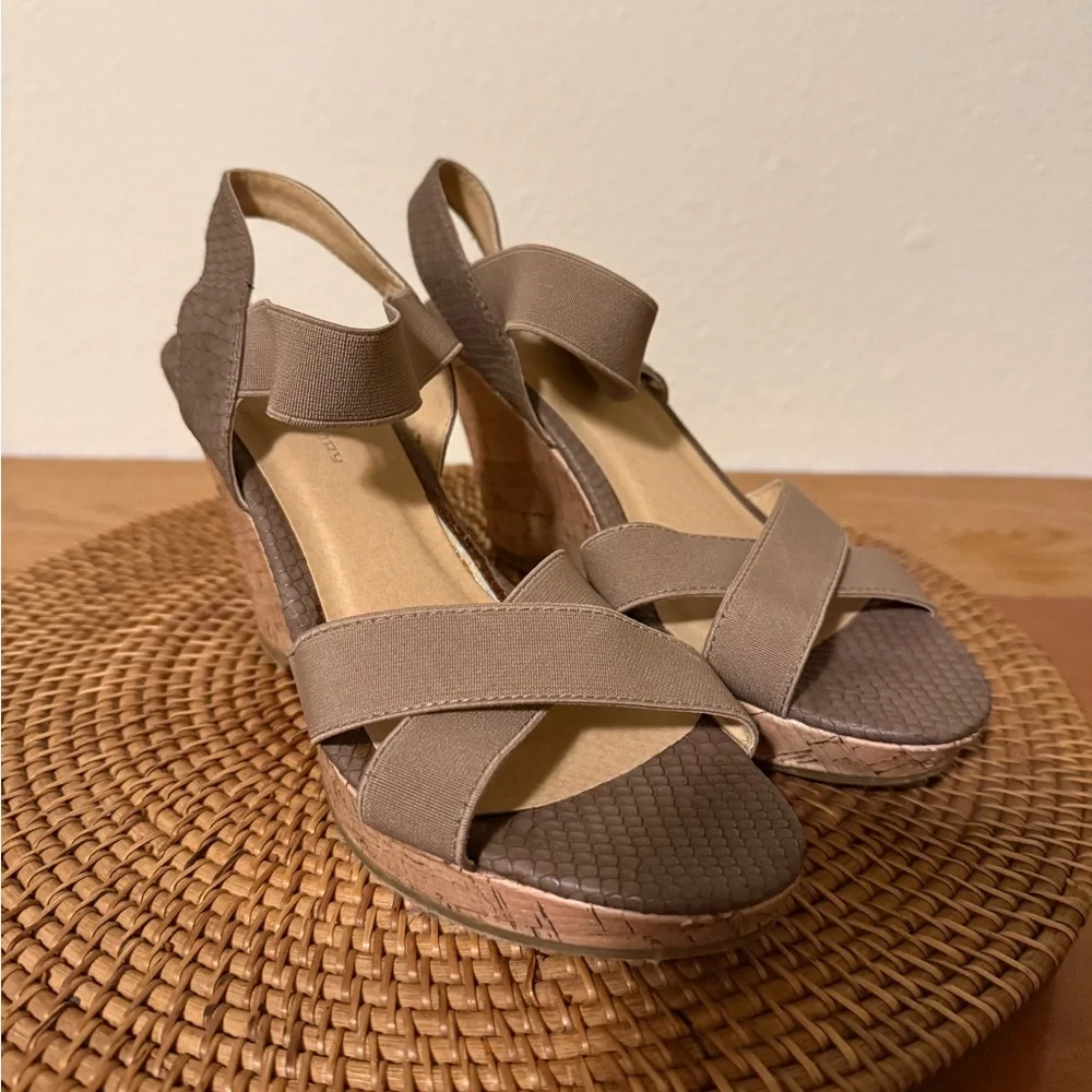 CL by Laundry stylish taupe